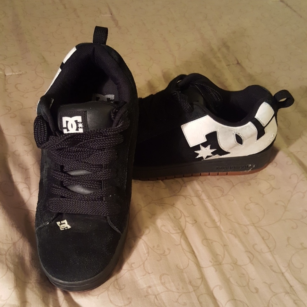Cool DC skateboarding suede shoes